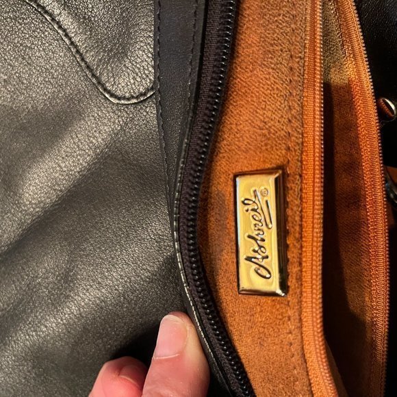 Ashneil black Bag‎ (Very Gently-Used) - Picture 12 of 16